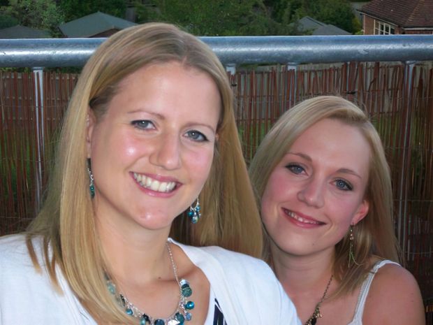 Sarah or Carrie - who to suck your cock?
