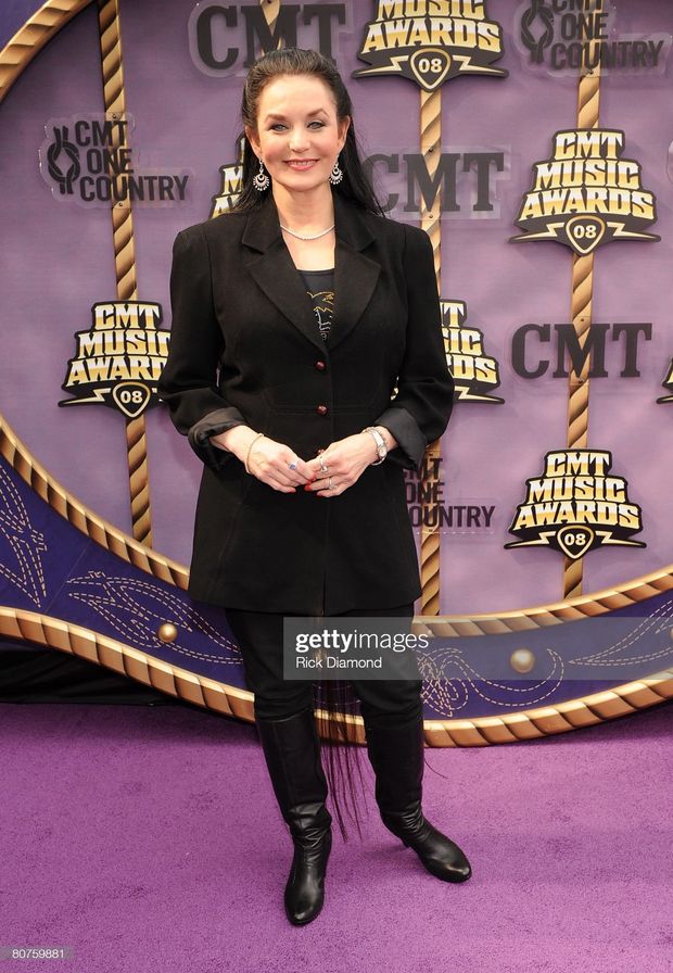 Crystal Gayle 25th pic.