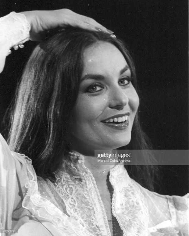 Crystal Gayle 28th pic.