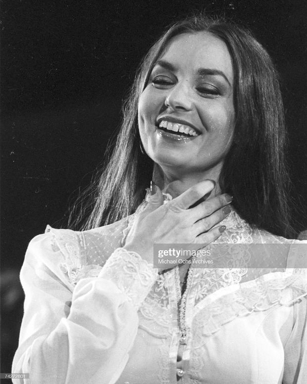 Crystal Gayle 29th pic.