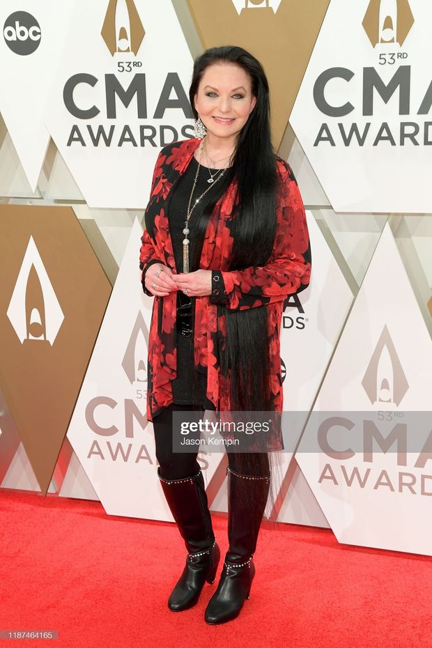 Crystal Gayle 68th pic.