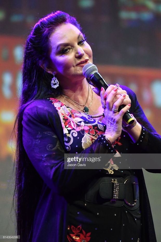 Crystal Gayle 71st pic.