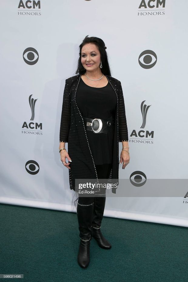 Crystal Gayle 74th pic.
