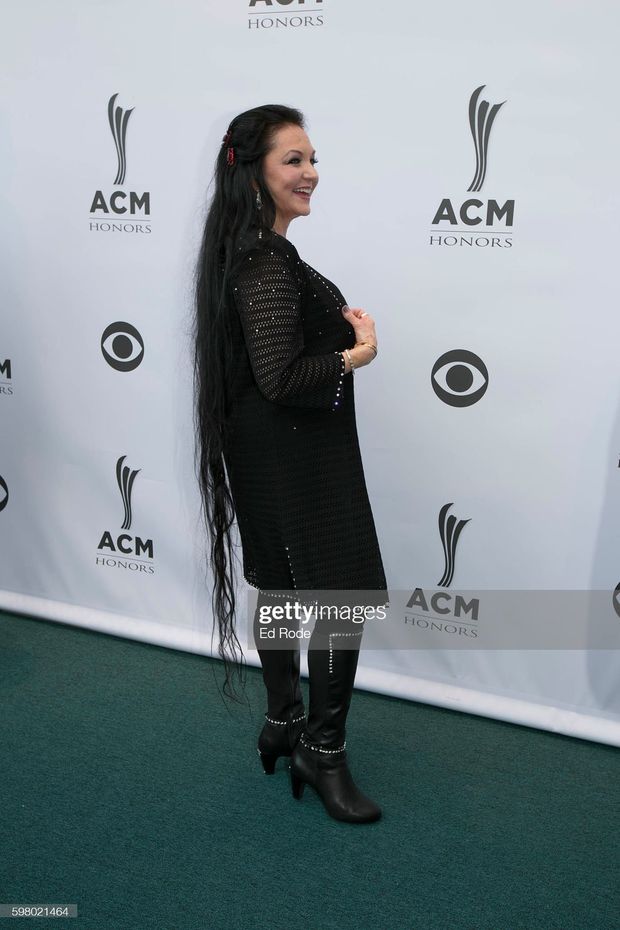 Crystal Gayle 76th pic.