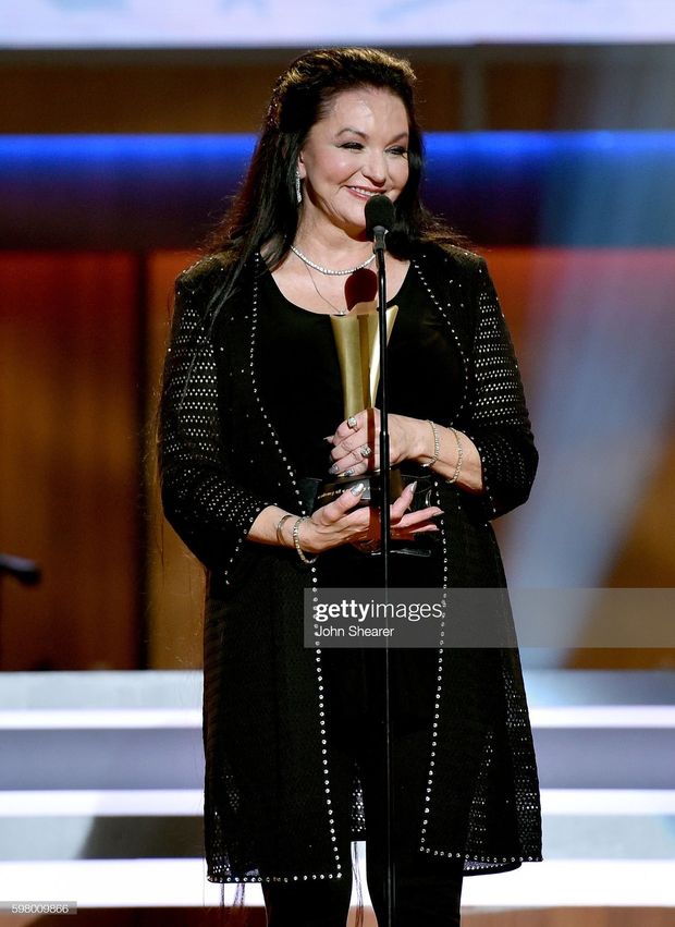 Crystal Gayle 79th pic.
