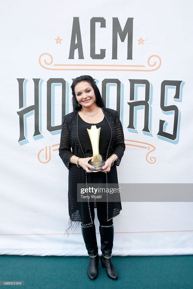 Crystal Gayle 81st pic.