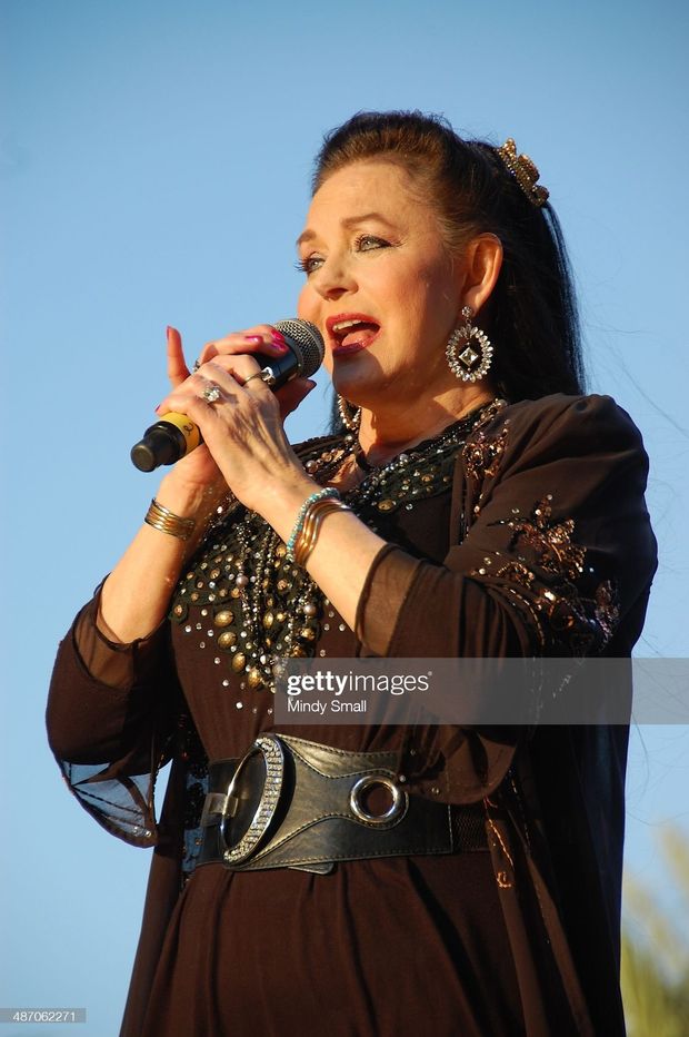 Crystal Gayle 91st pic.