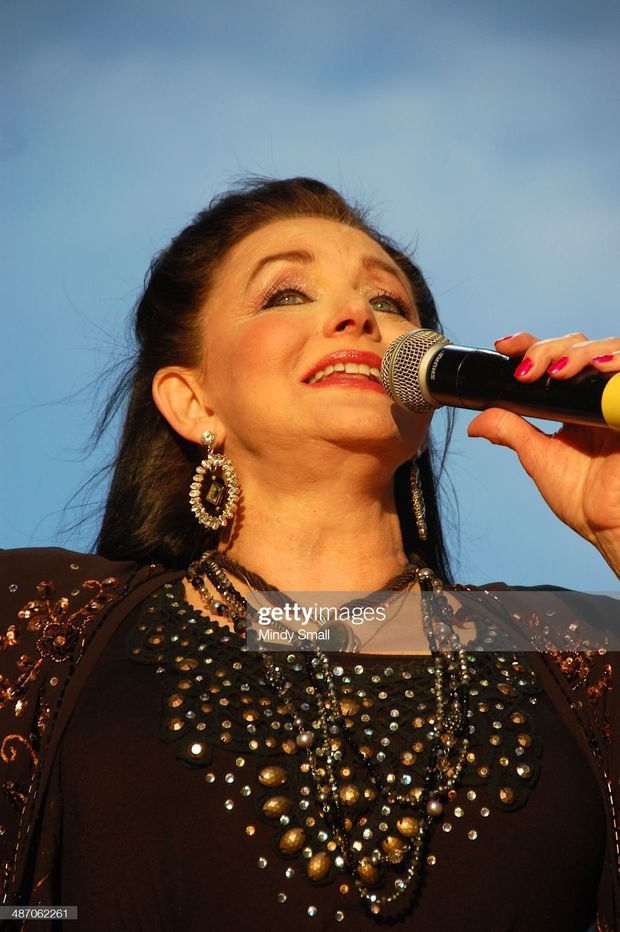 Crystal Gayle 94th pic.