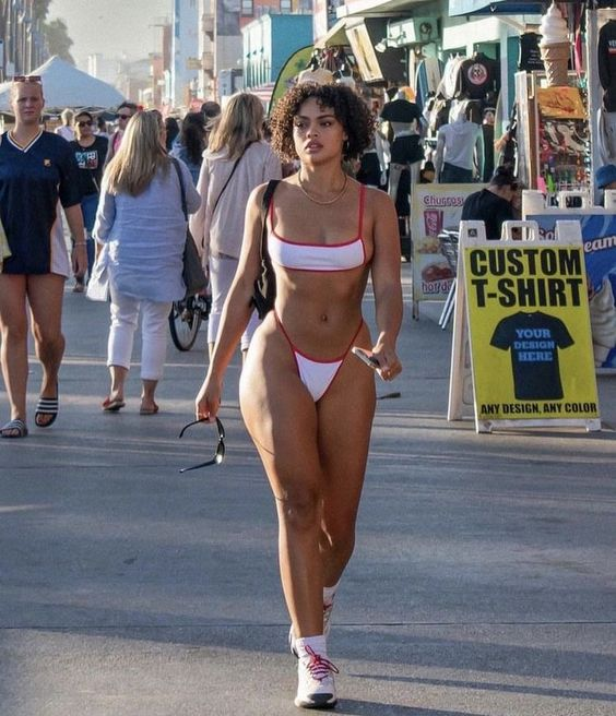 Caitlyn Mwenifumbo