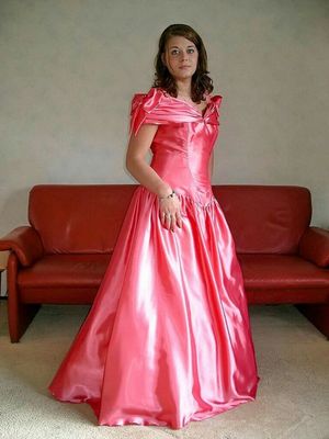 Those sleeves! So sassy. And one can never have too many pink dresses.