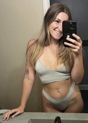 I wonder if the she sent the picture to the guy who bought her that ring.