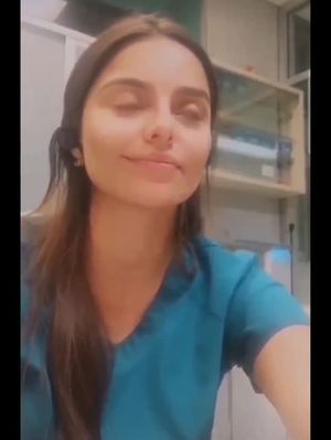 Doctora putita feliz