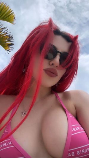 AVA MAXX SHOW Big tits in bra