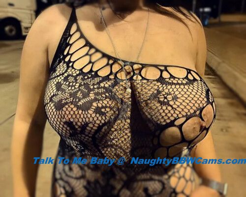 Thick Big Titty Hottie Has Big Juicy Nipples