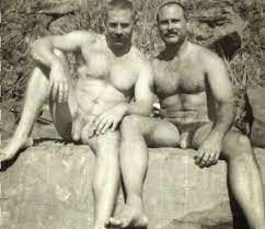Homos sharing sun