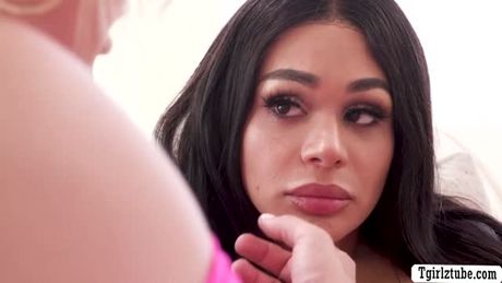 Shemale Eva Maxim sucks TS gf Lena Moons shecock and analed her