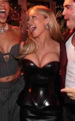 Sydney in black leather