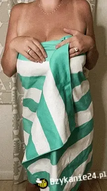 Towel bib tits .gif sex-randki Bzykanie24