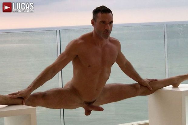 Male nude splits.