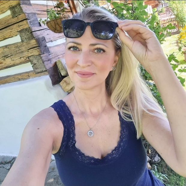 Milf from neighborhood