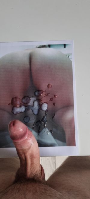 Queue bien bander devant son cul