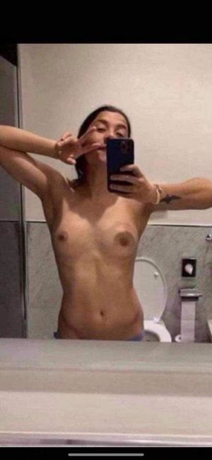 Australian World Cup pro soccer player Sam Kerr topless selfie