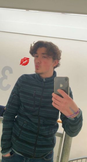 Wanna kiss my pink lips