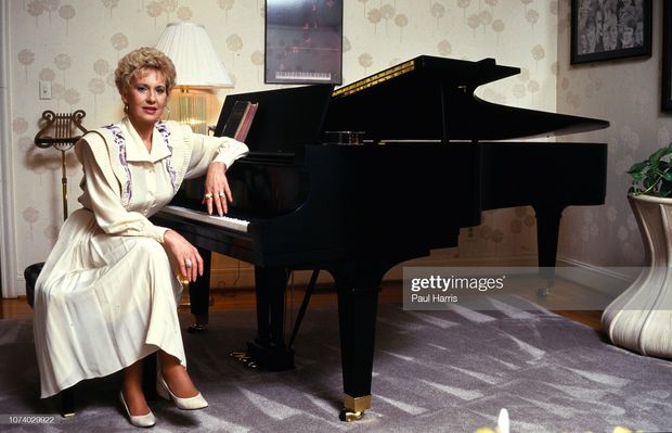 Tammy Wynette 30th pic.