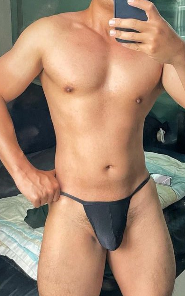 Thong selfie