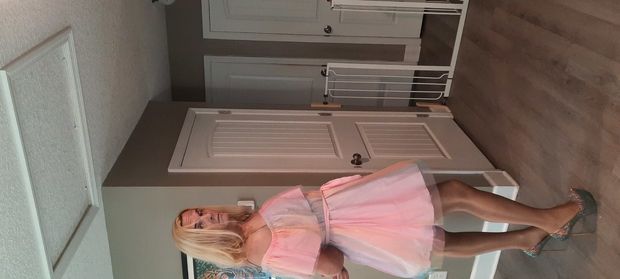 A man who loves his enfemme life and wants to share.