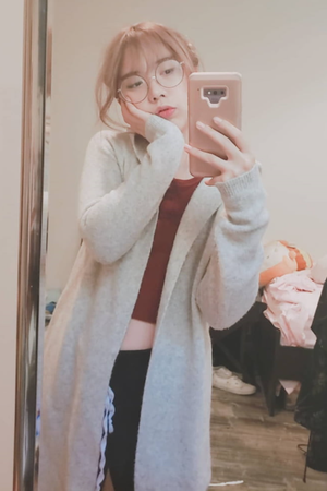 LilyPichu (Streamer) - Mirror Selfie