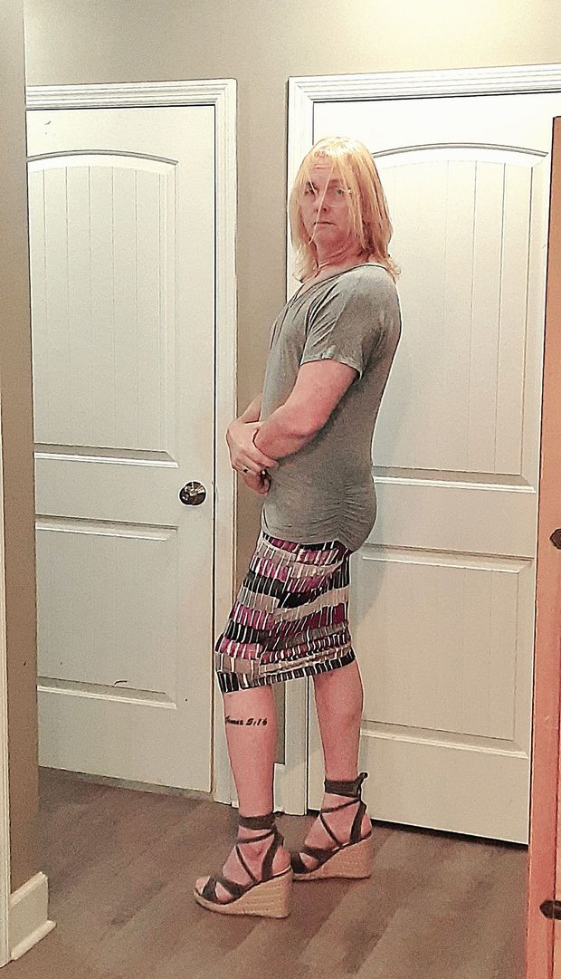 Sissy went blonde.