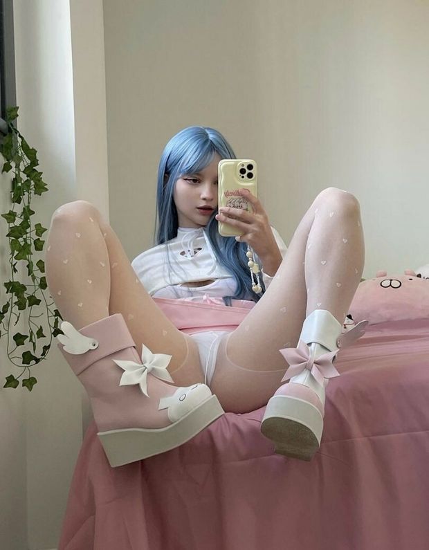 Cosplay Slut Caties 102