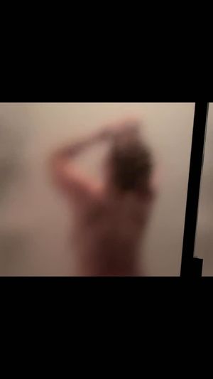 BIG BOOBS MILF SHOWER SHOW