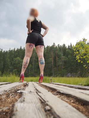 Thick inked legs