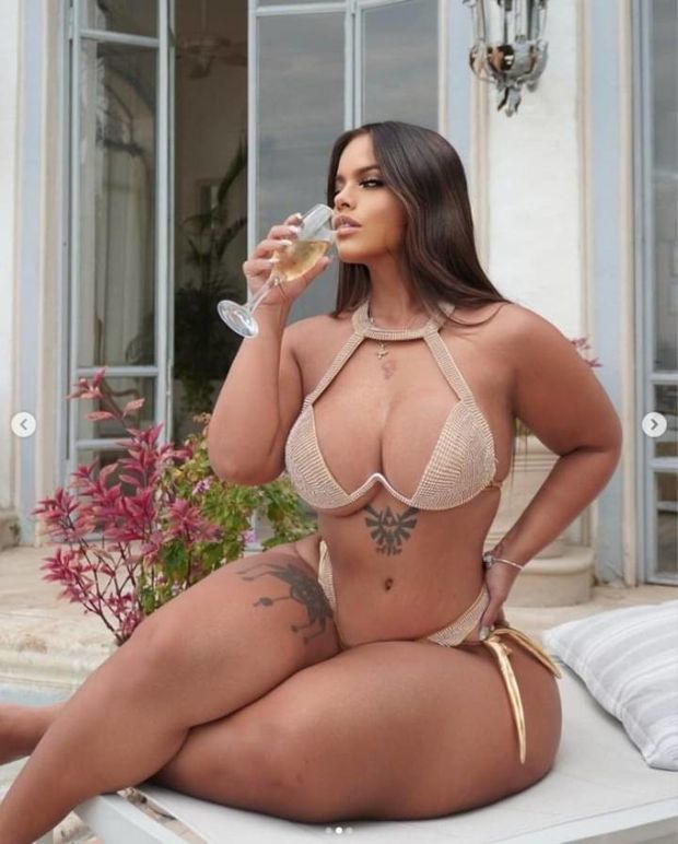 Makes Me Wanna Build My Bank and Body