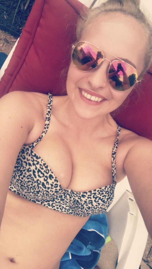 Sexy tits on this hose hound