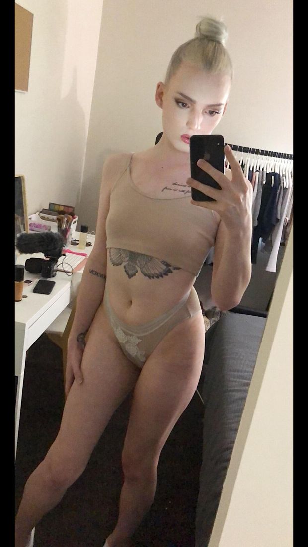 islvroze selfie
