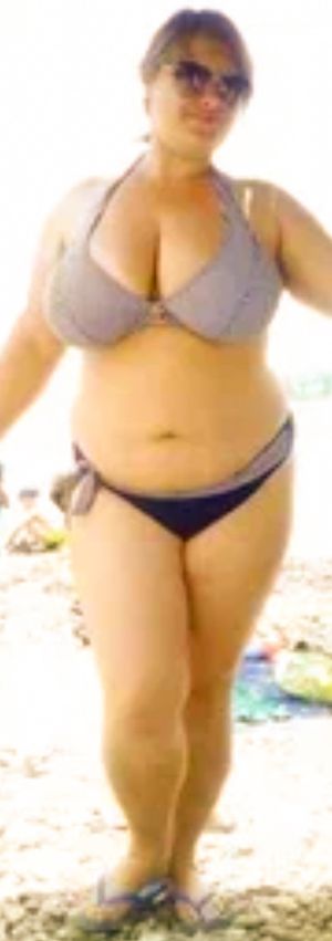 curvy large breasts cutie in bikini