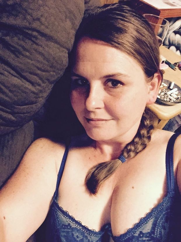 Hot brunette Florida woman.
