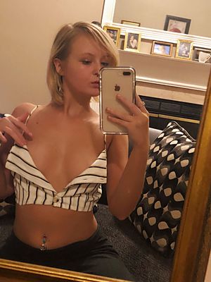 Selfie phone porn babe Natalia Queen!