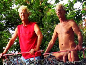 Norbert Kempe nackt und bekleidet