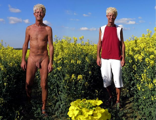 Norbert Kempe nackt und bekleidet