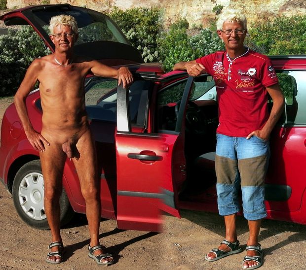 Norbert Kempe nackt und bekleidet