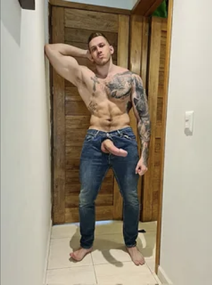 Alejandro Hernandez in jeans