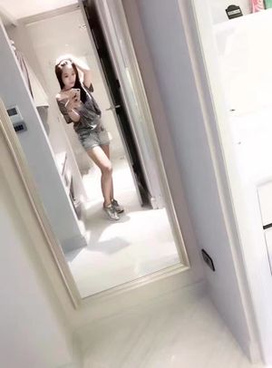 It's so hard to wait for my lover to come.I want to be rewarded when my lover arrives.