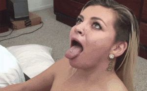 Shocked babe huge load right into eye