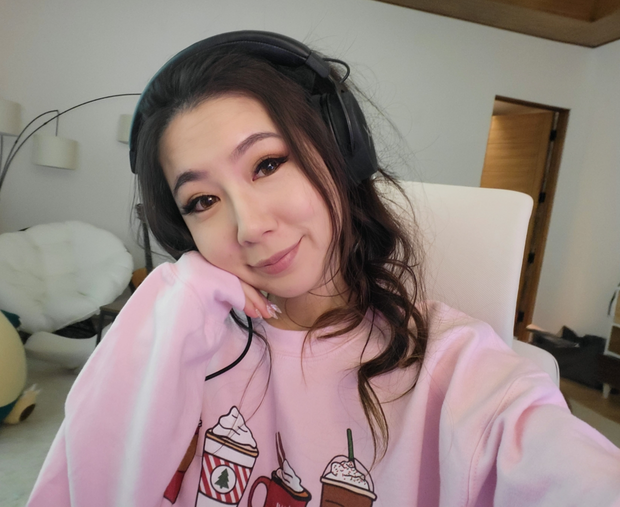 Fuslie (Streamer) - Cute Smile Pink Jumper Fit