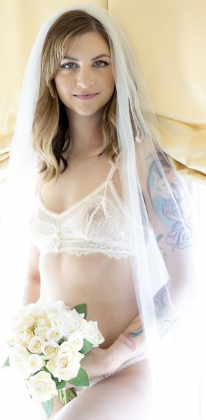 See through bra on this beautiful bride. Nice nips.