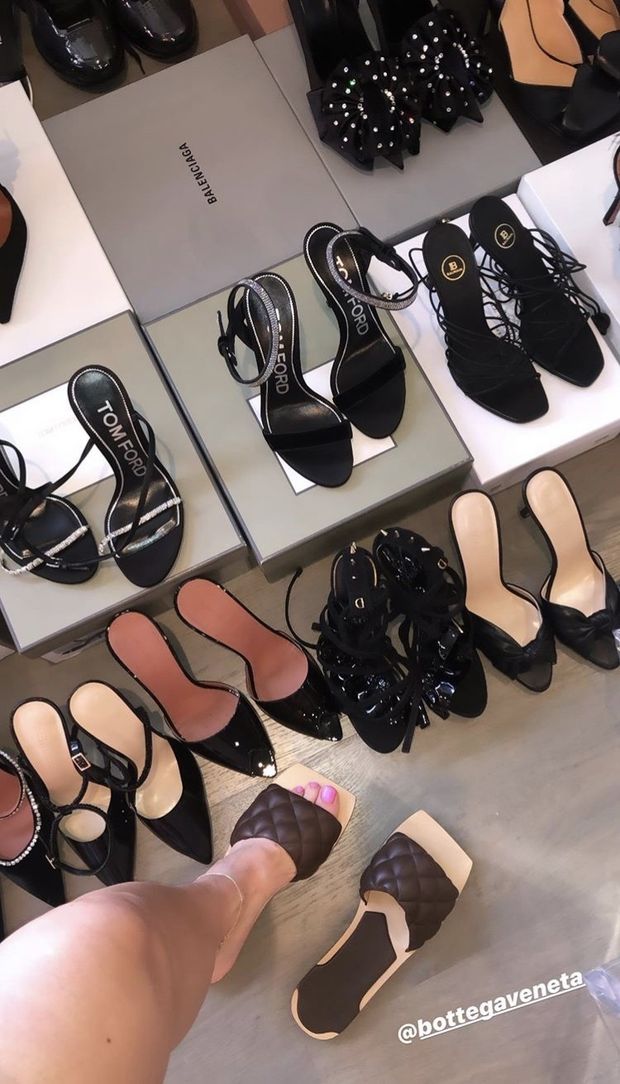 Oh, look. What do I wish to wear next?